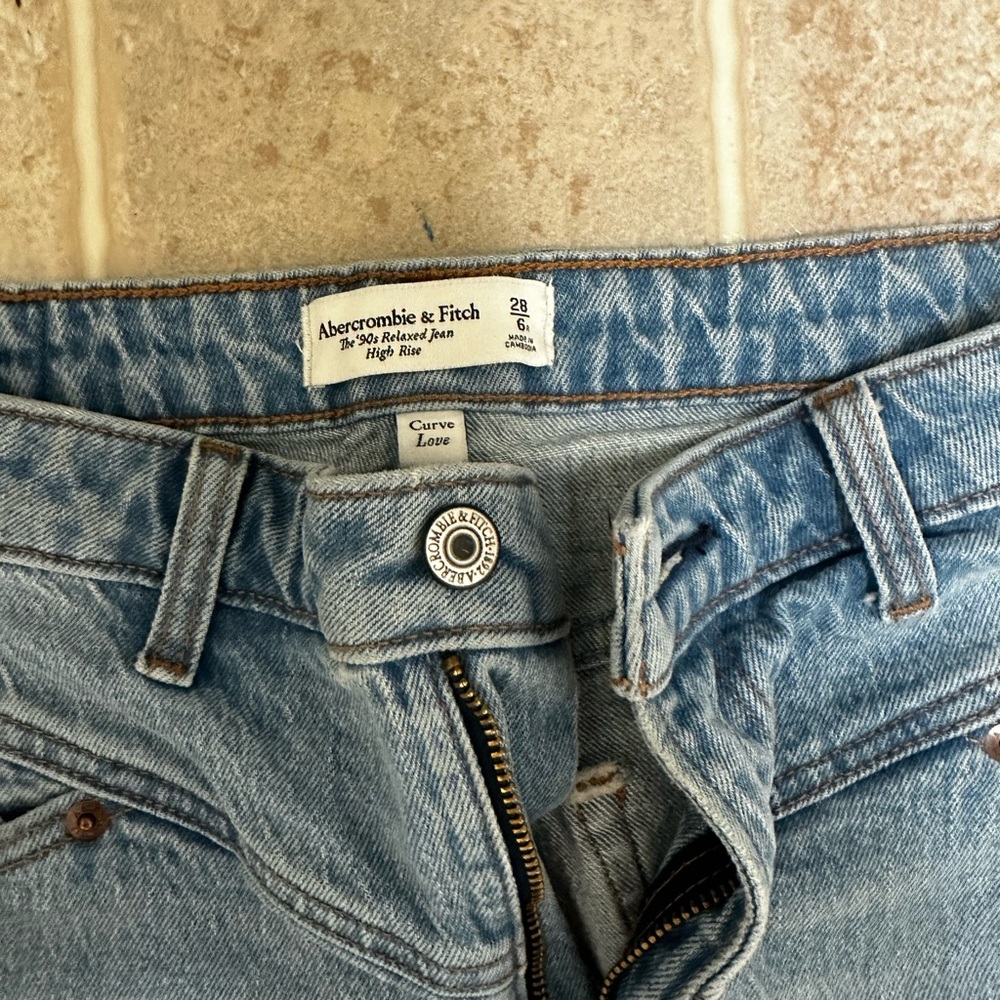 Abercrombie curve love high rise 90’s jeans